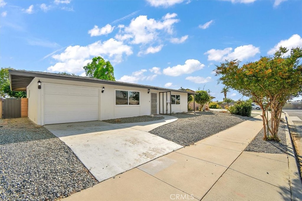 1641 W Mayberry Avenue