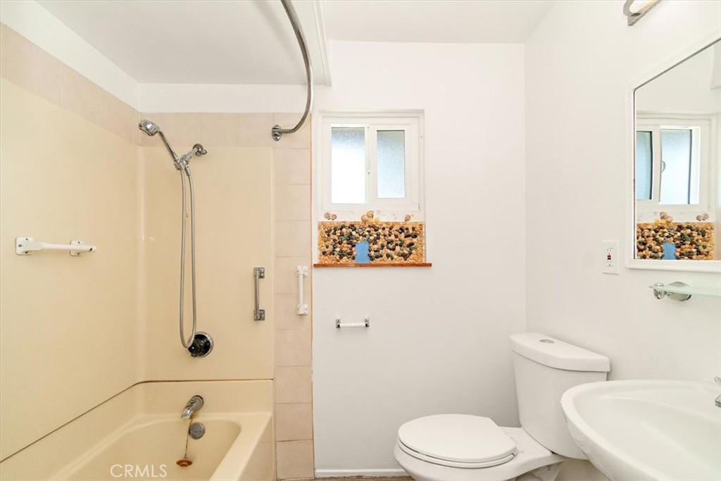 1641 W Mayberry Avenue