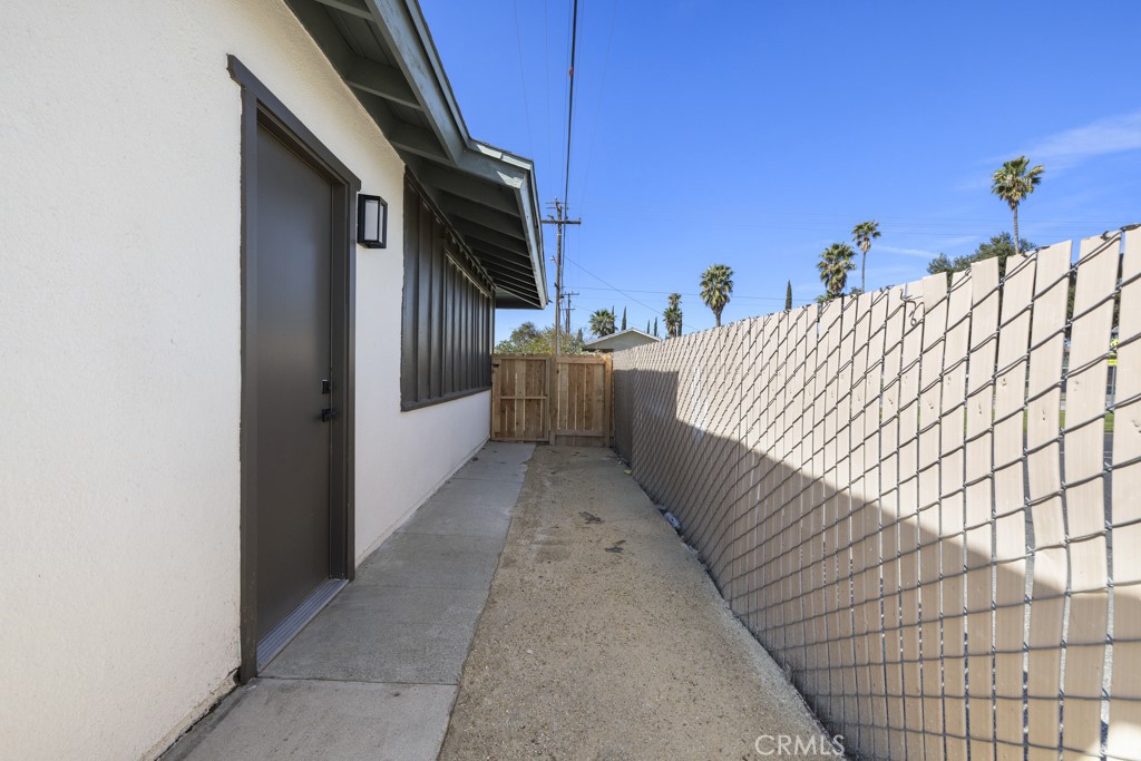 895 N Meridian Avenue