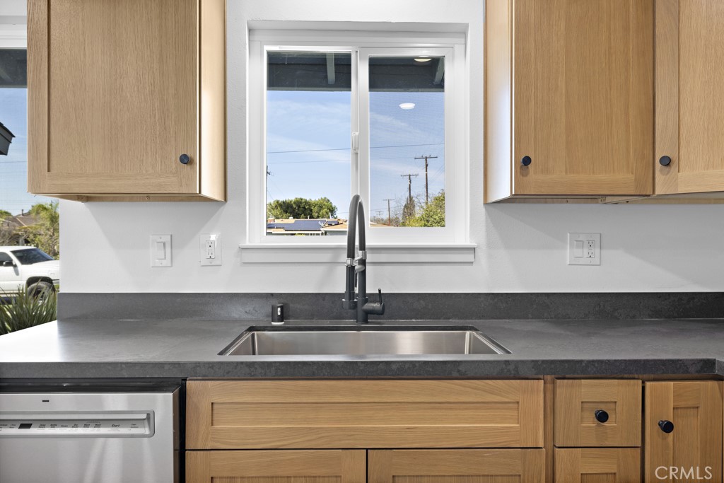 895 N Meridian Avenue