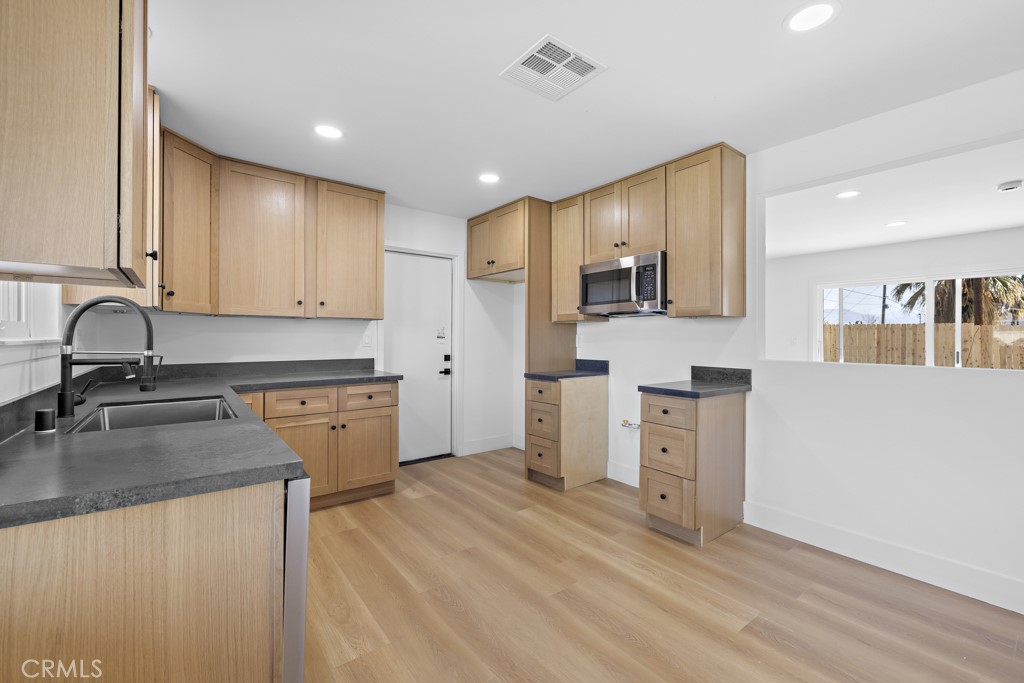 895 N Meridian Avenue