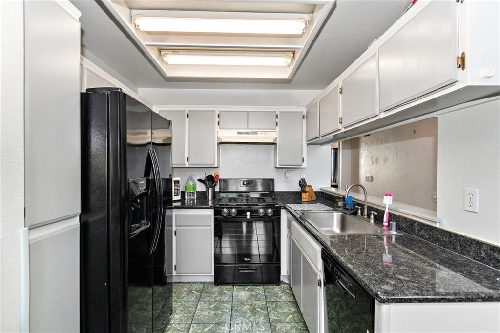 11150 Glenoaks Boulevard 300