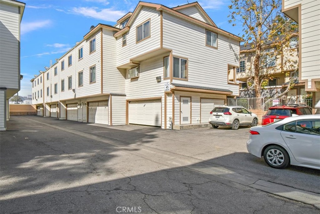 11150 Glenoaks Boulevard 300