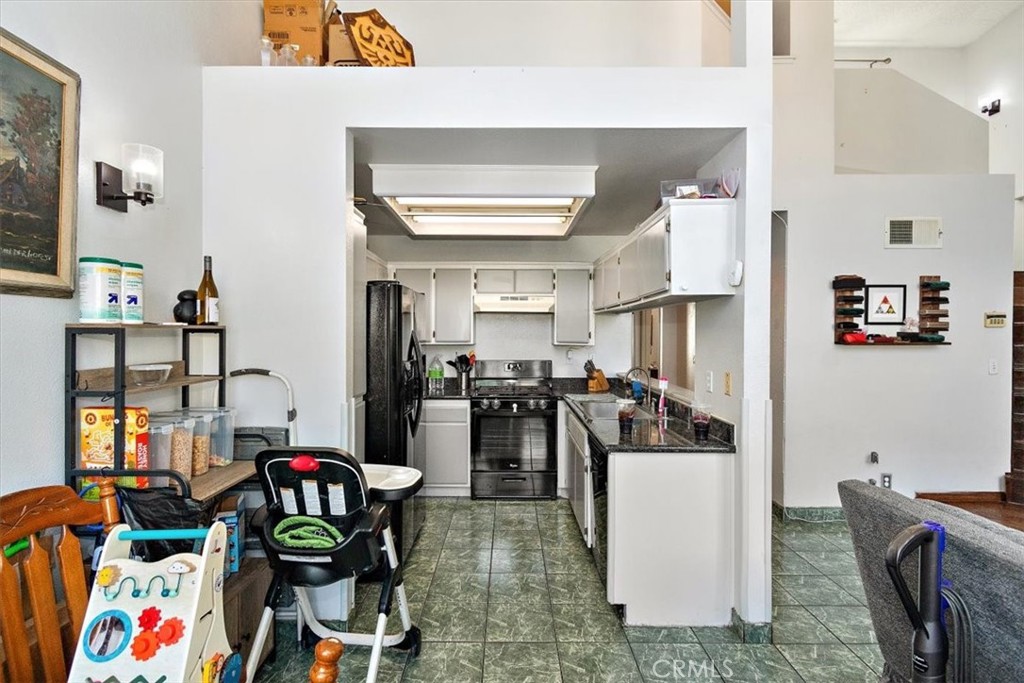 11150 Glenoaks Boulevard 300