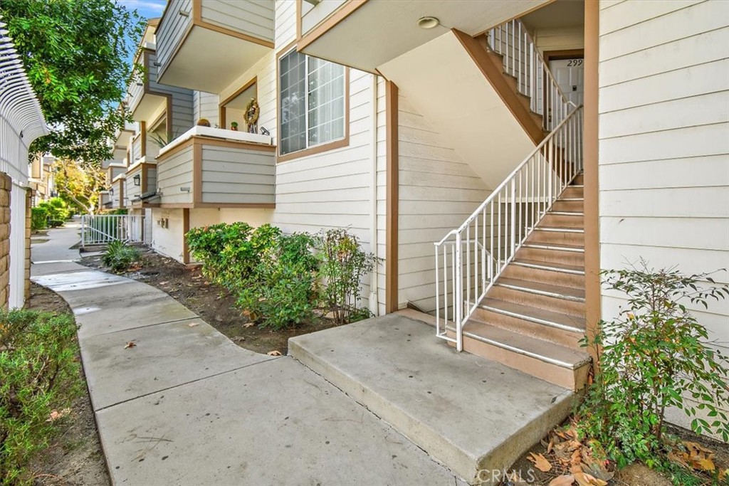 11150 Glenoaks Boulevard 300