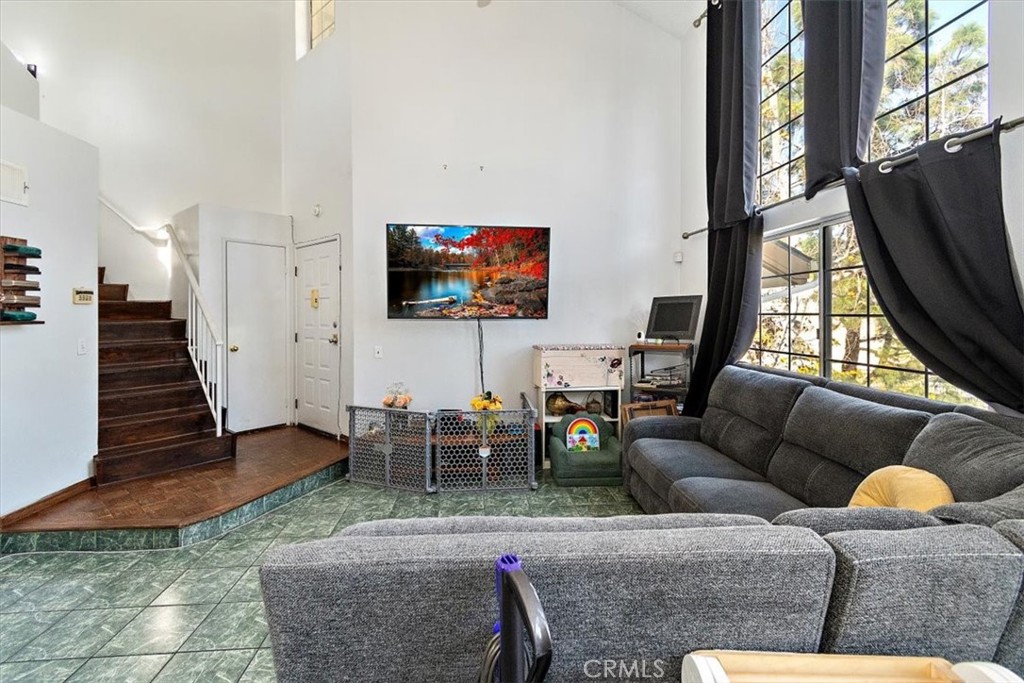 11150 Glenoaks Boulevard 300