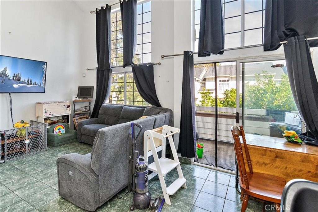 11150 Glenoaks Boulevard 300