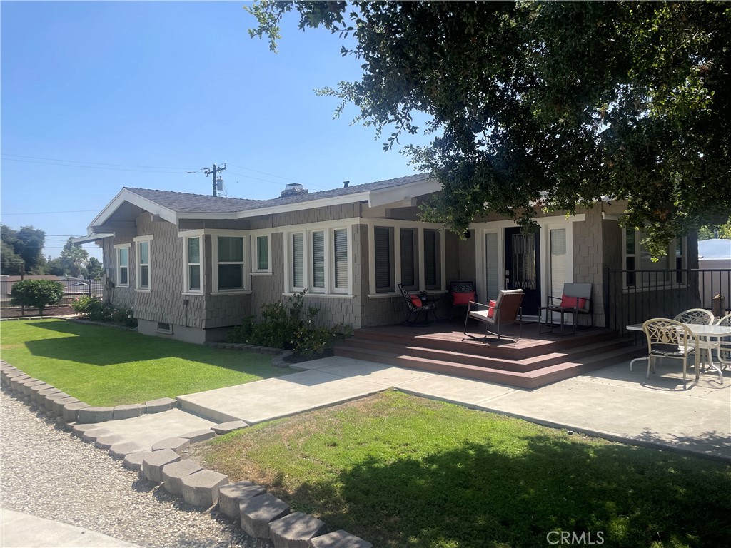 596 E Arrow Highway