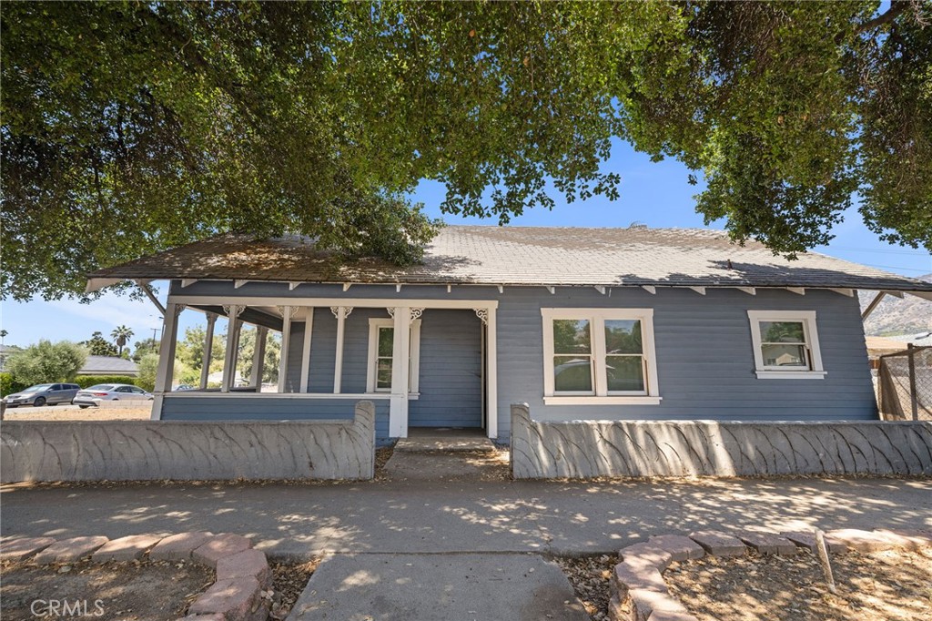 401 Glendora Avenue N