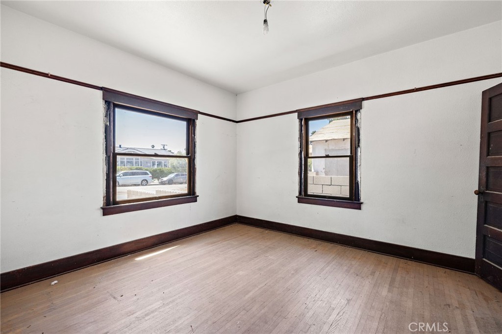 401 Glendora Avenue N