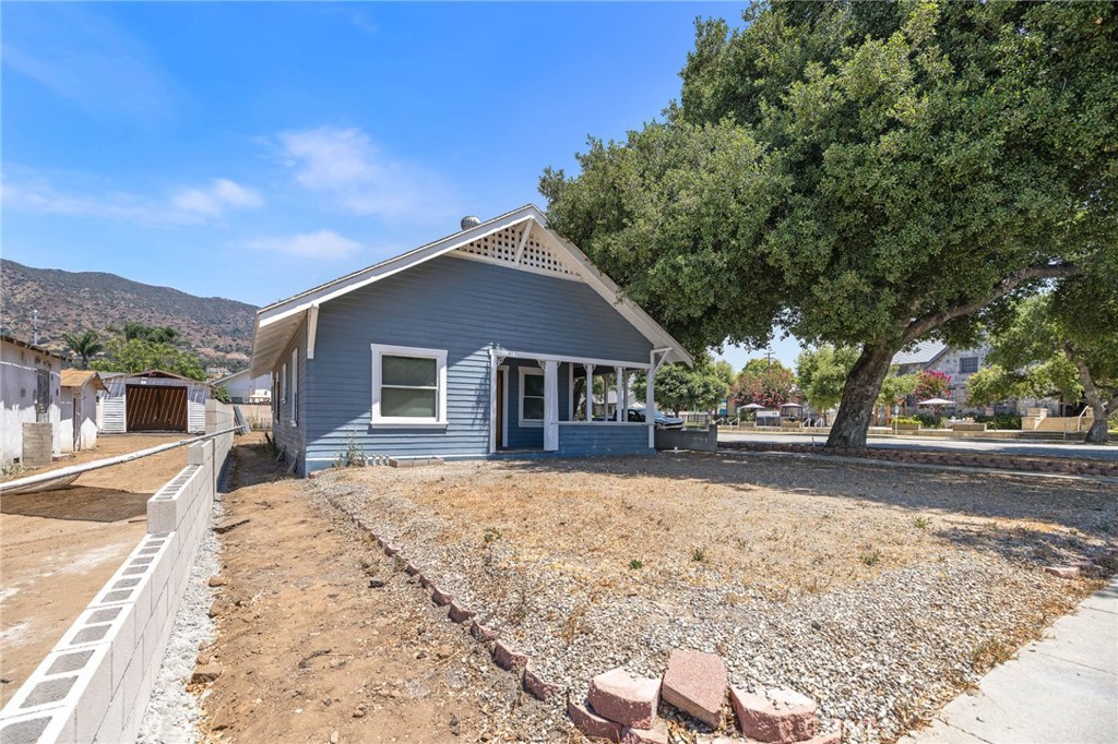 401 Glendora Avenue N