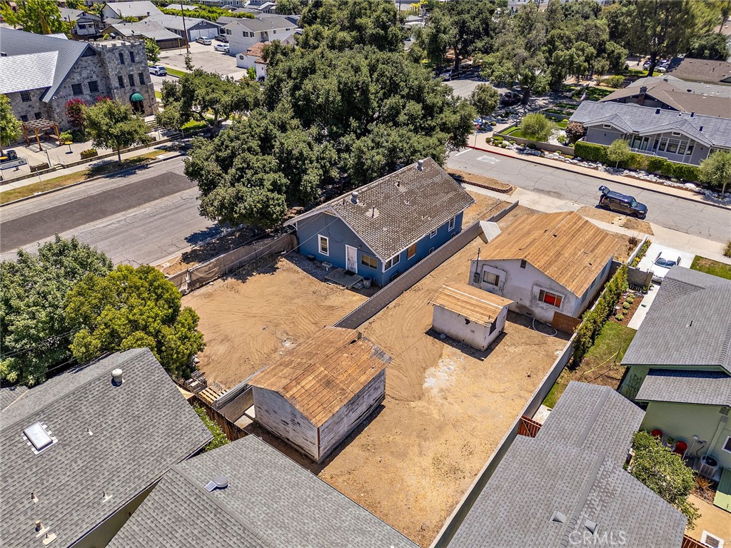 401 Glendora Avenue N