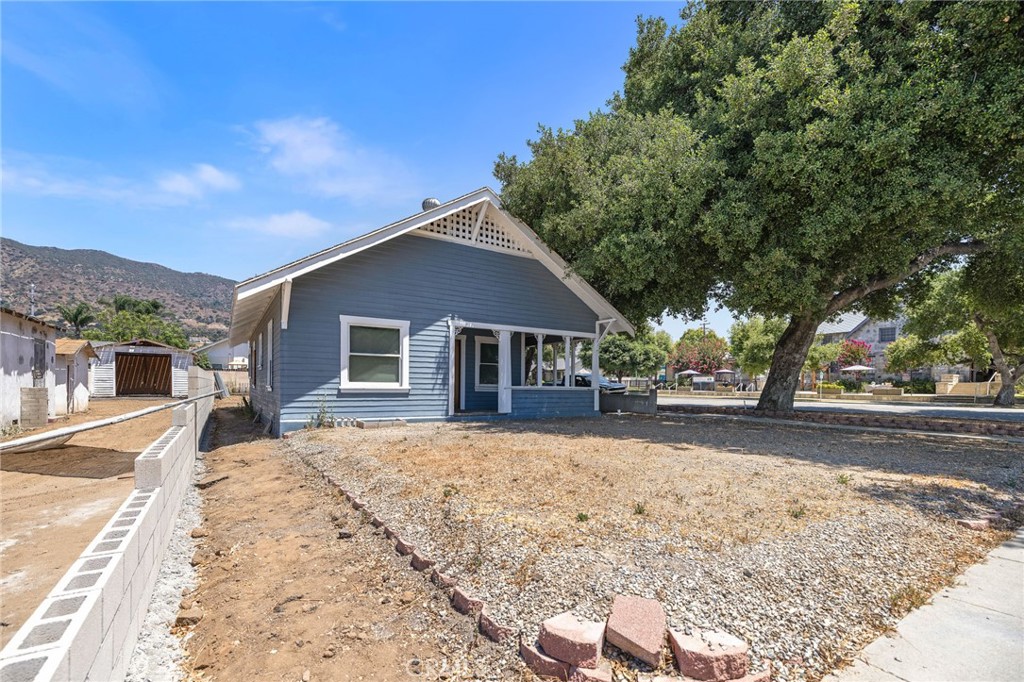 401 Glendora Avenue N