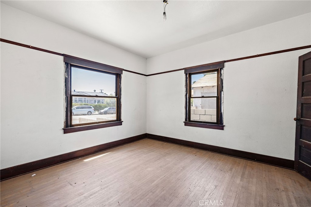 401 Glendora Avenue N