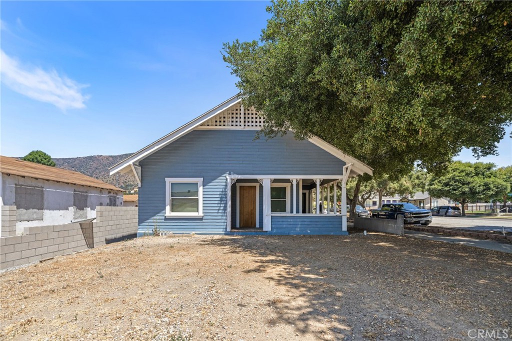 401 Glendora Avenue N