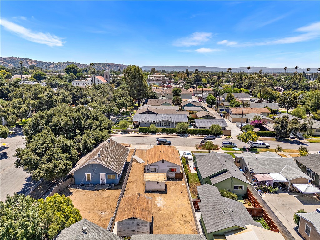 105 W Whitcomb Avenue W