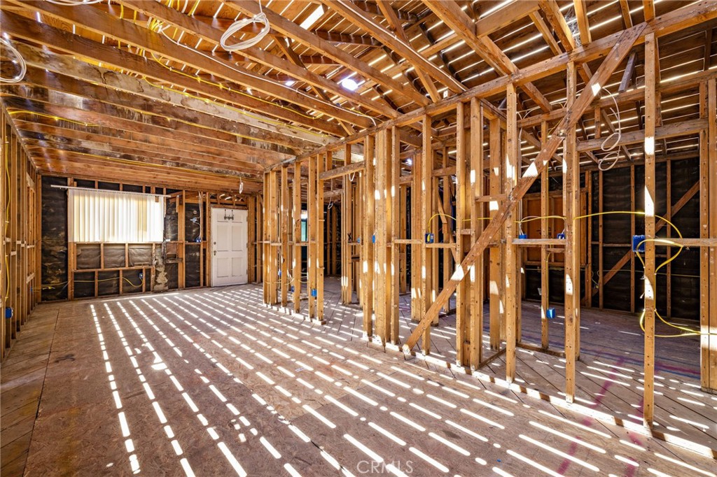 105 W Whitcomb Avenue W