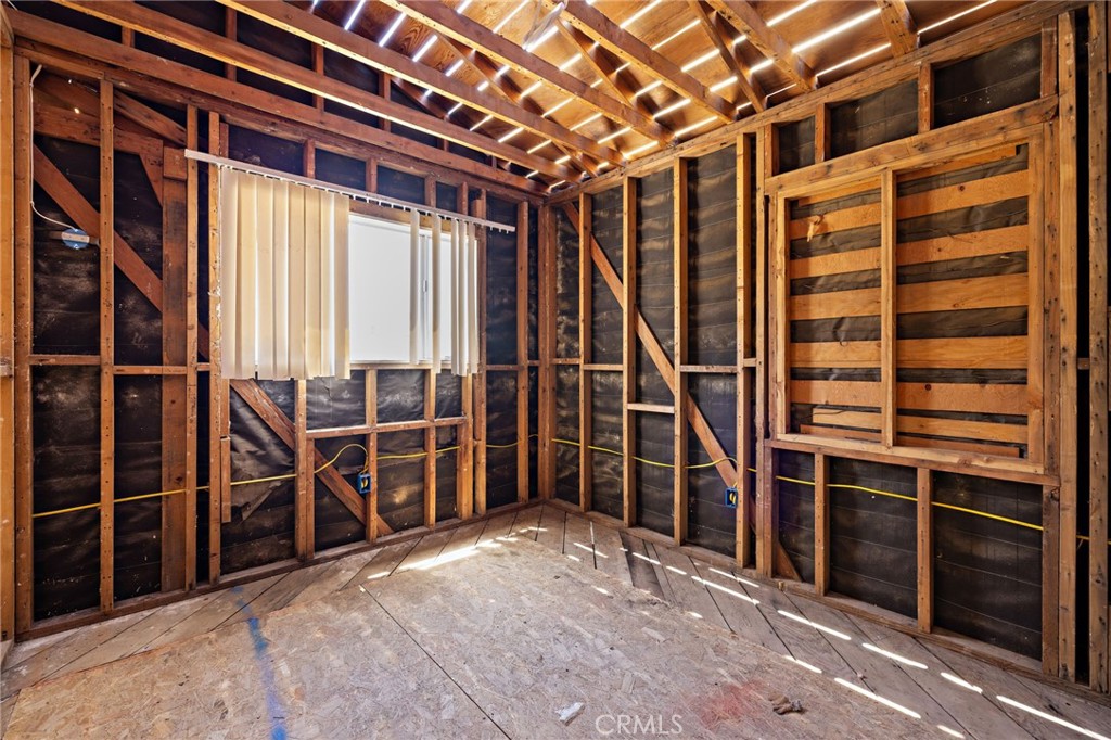 105 W Whitcomb Avenue W