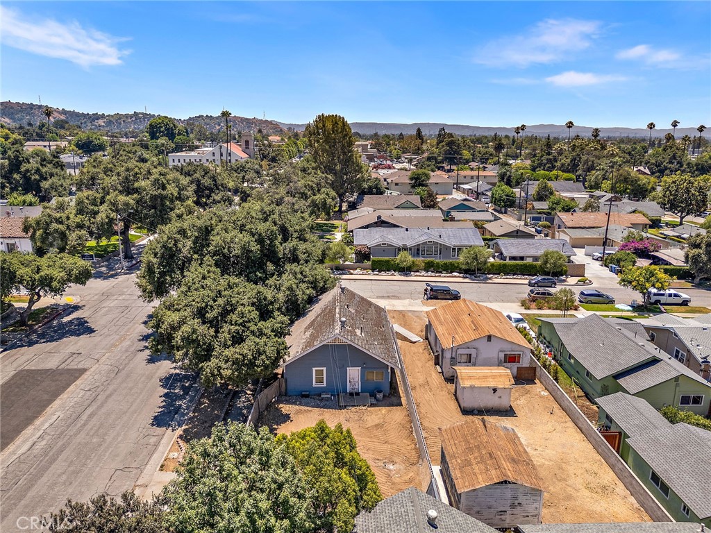 105 W Whitcomb Avenue W