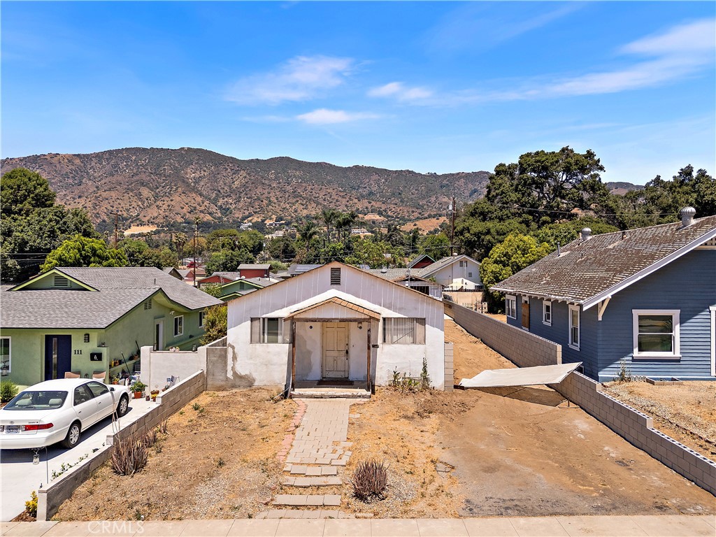 105 W Whitcomb Avenue W