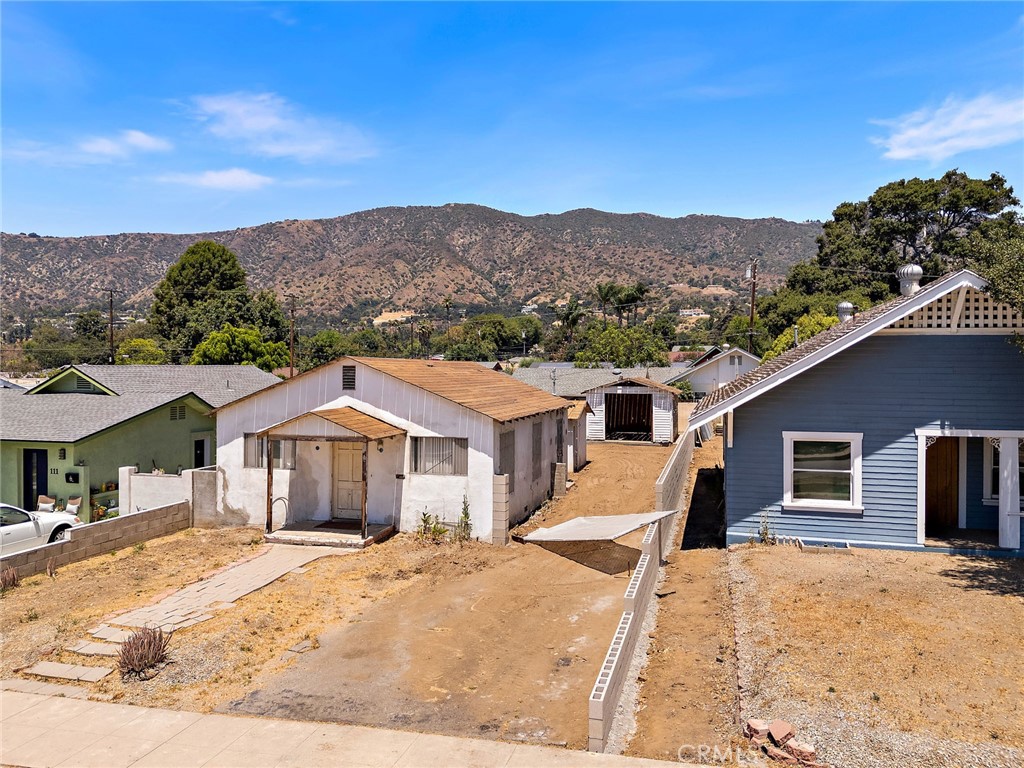 105 W Whitcomb Avenue W