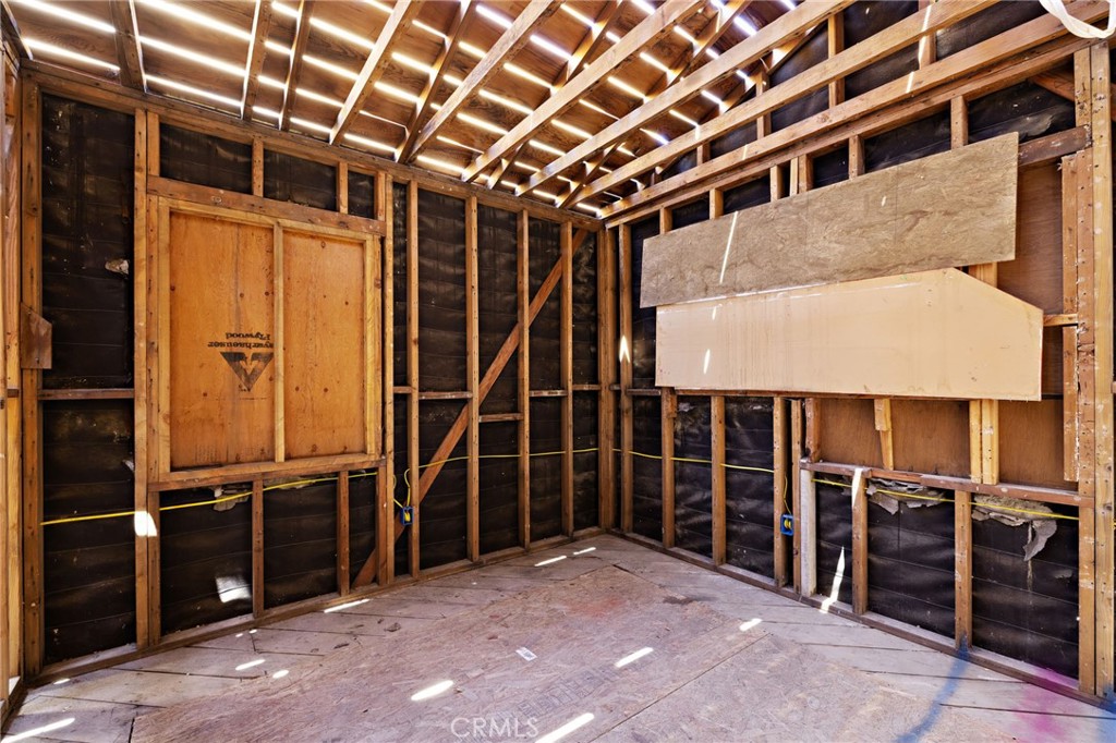 105 W Whitcomb Avenue W