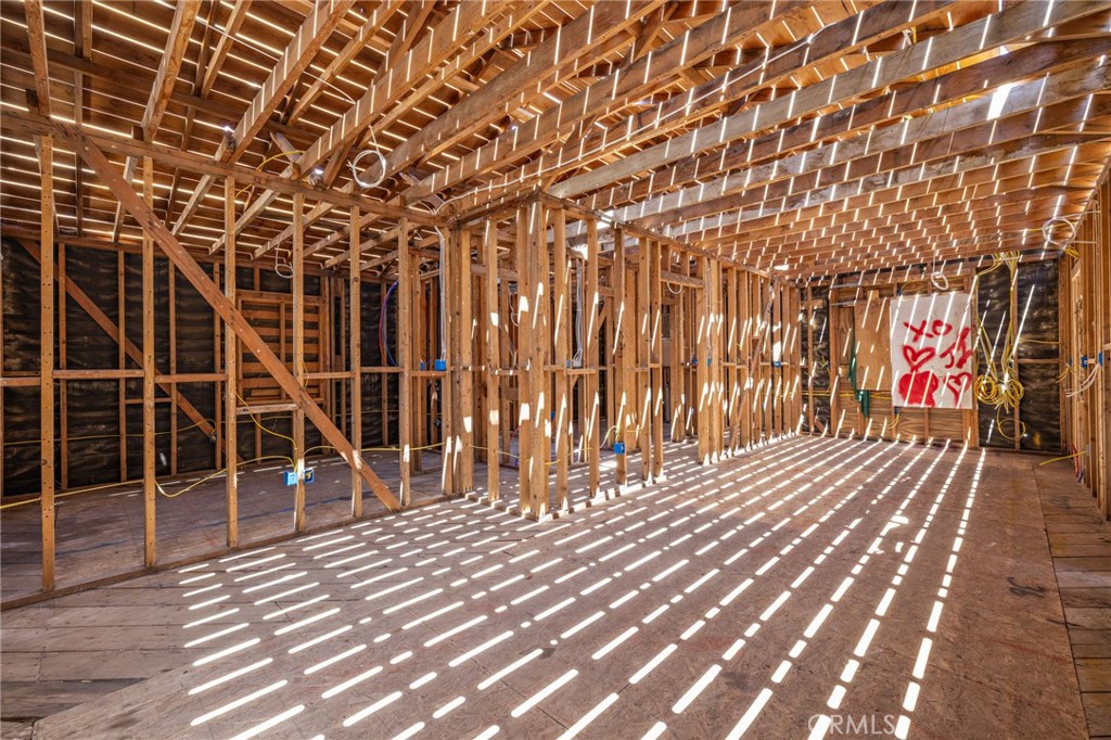 105 W Whitcomb Avenue W