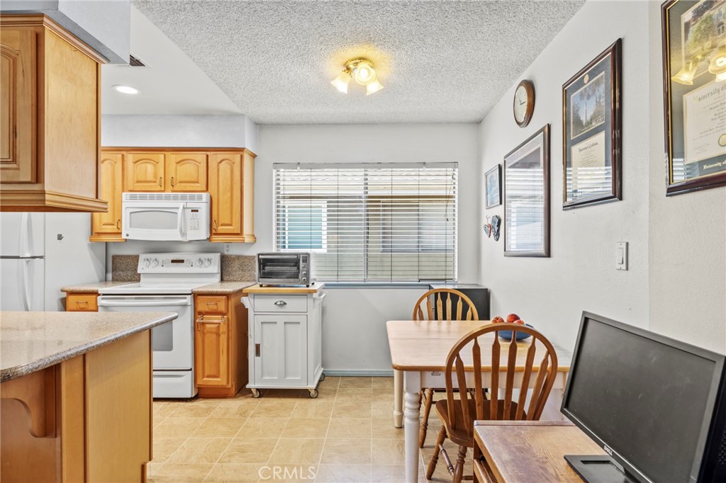 3015 Knollwood Avenue