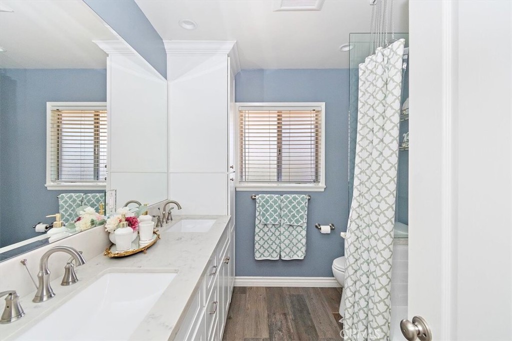 902 E Cypress