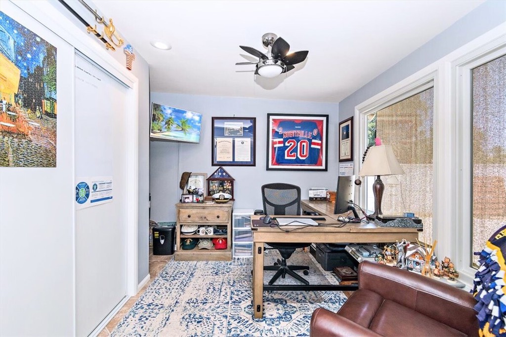 902 E Cypress