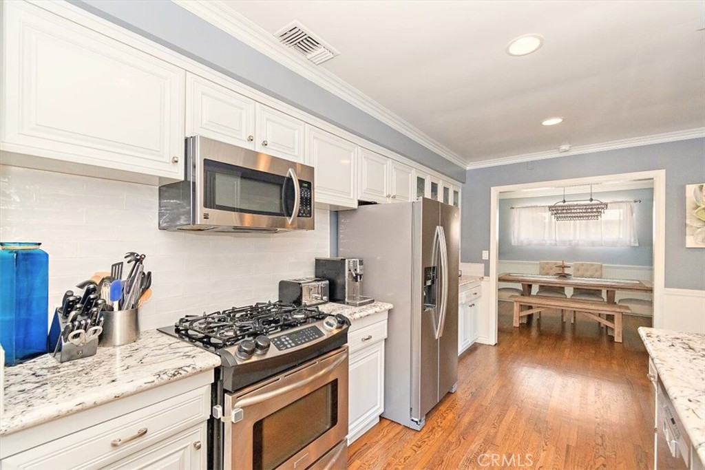 902 E Cypress