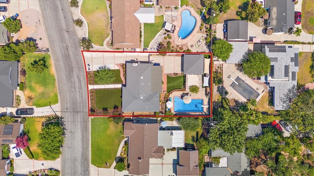 902 E Cypress