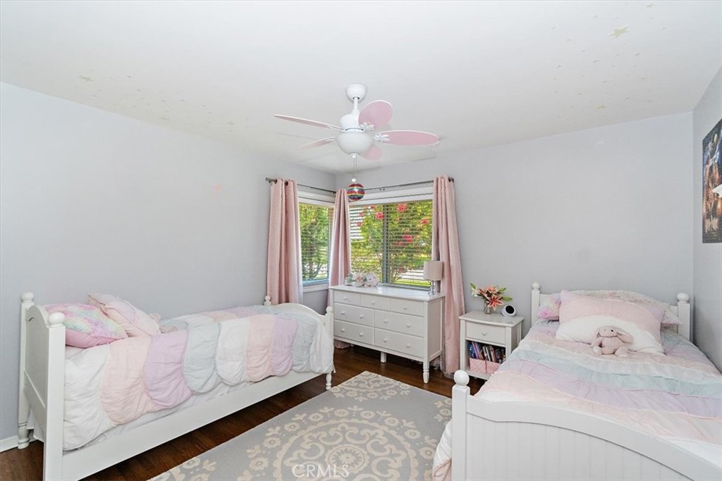 902 E Cypress
