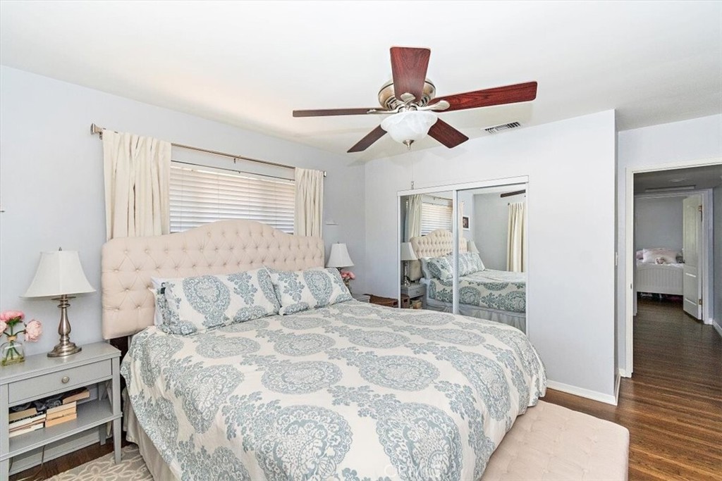 902 E Cypress