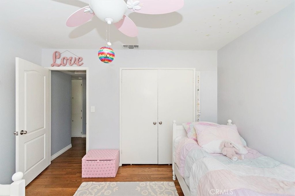 902 E Cypress