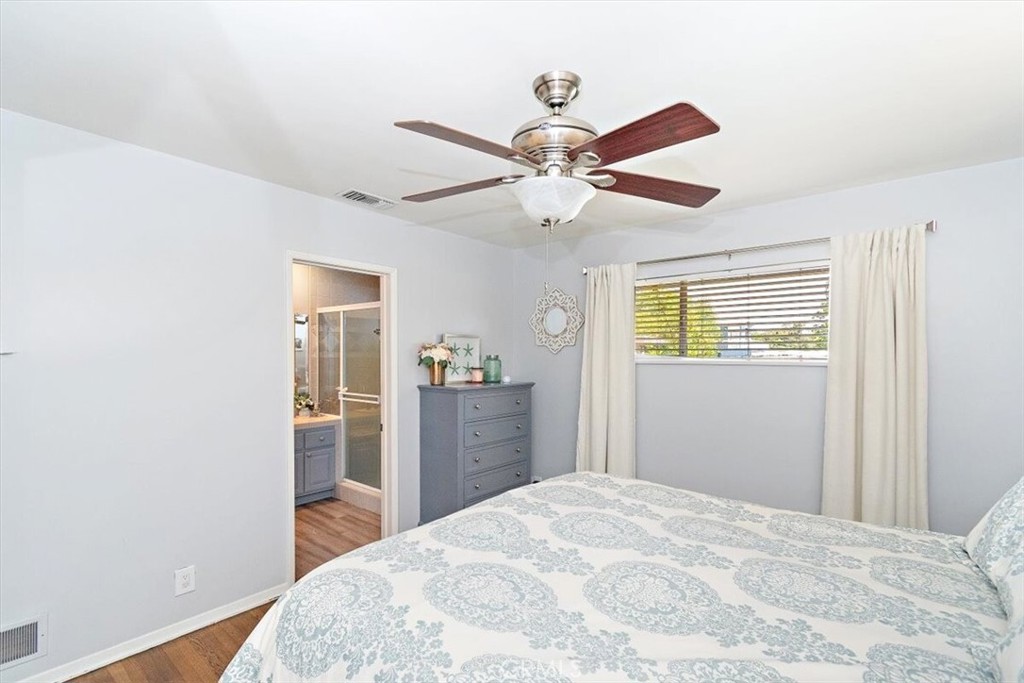902 E Cypress