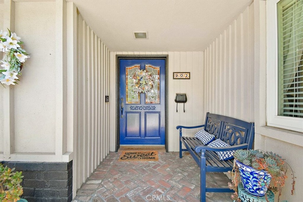 902 E Cypress
