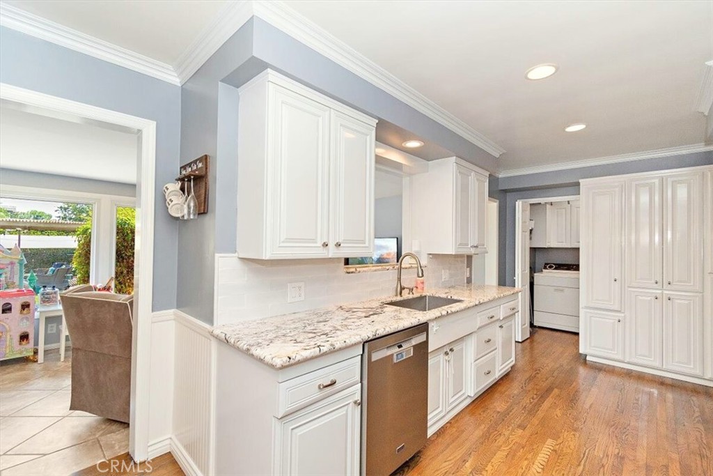 902 E Cypress