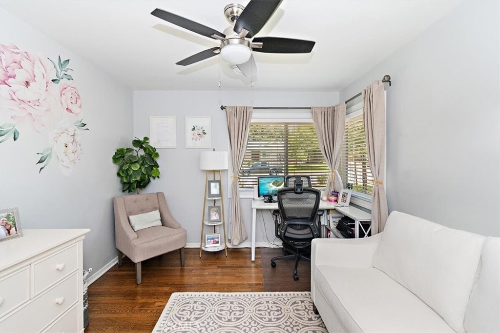 902 E Cypress