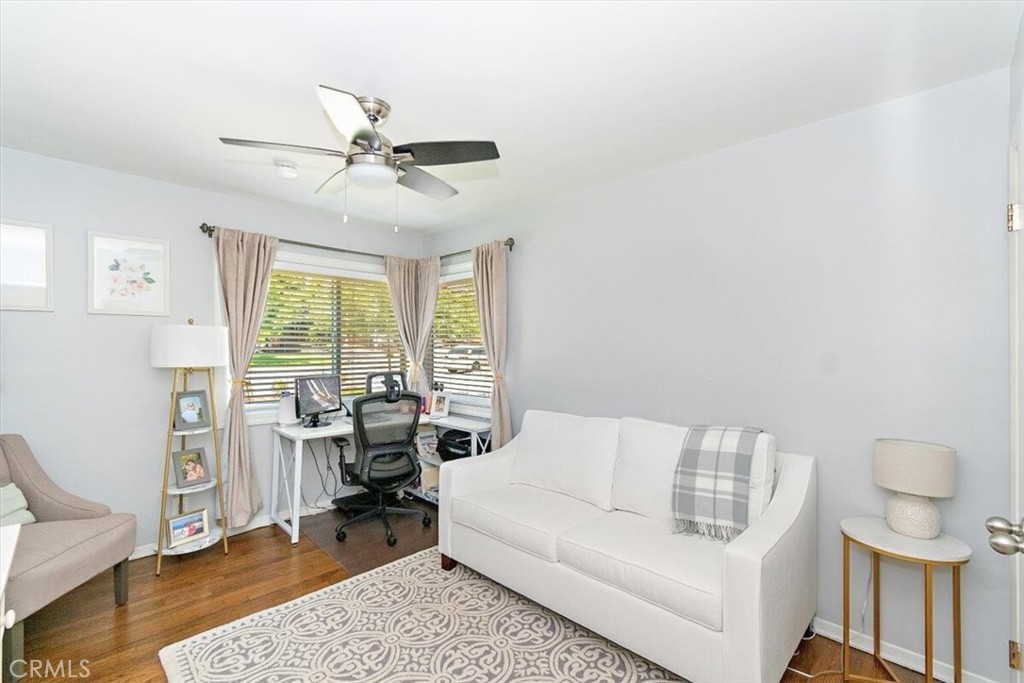 902 E Cypress