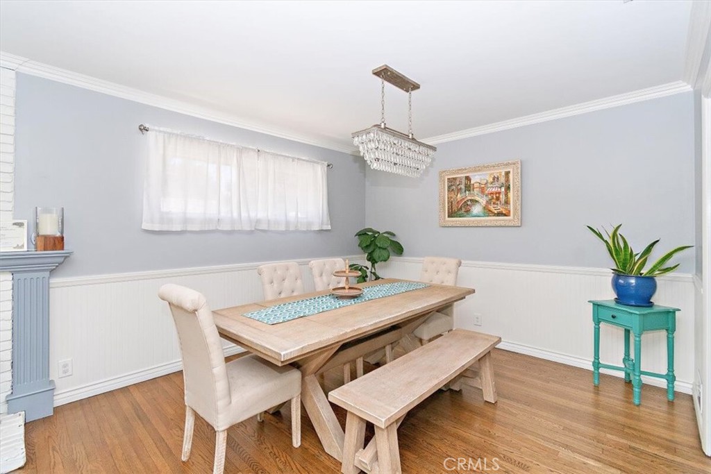 902 E Cypress