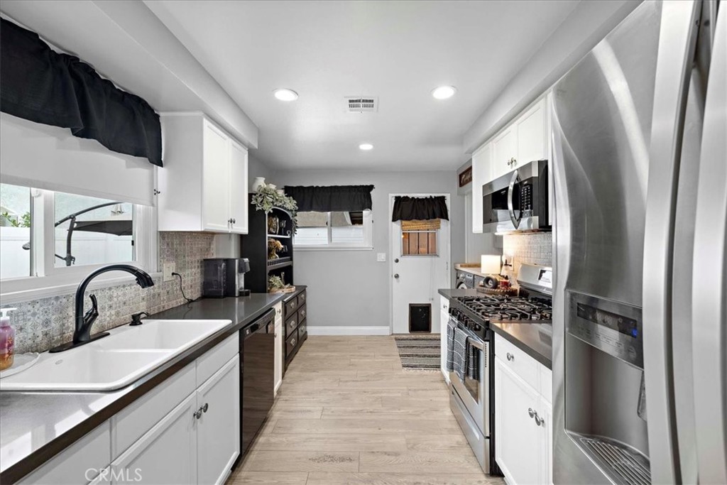 6932 San Joaquin