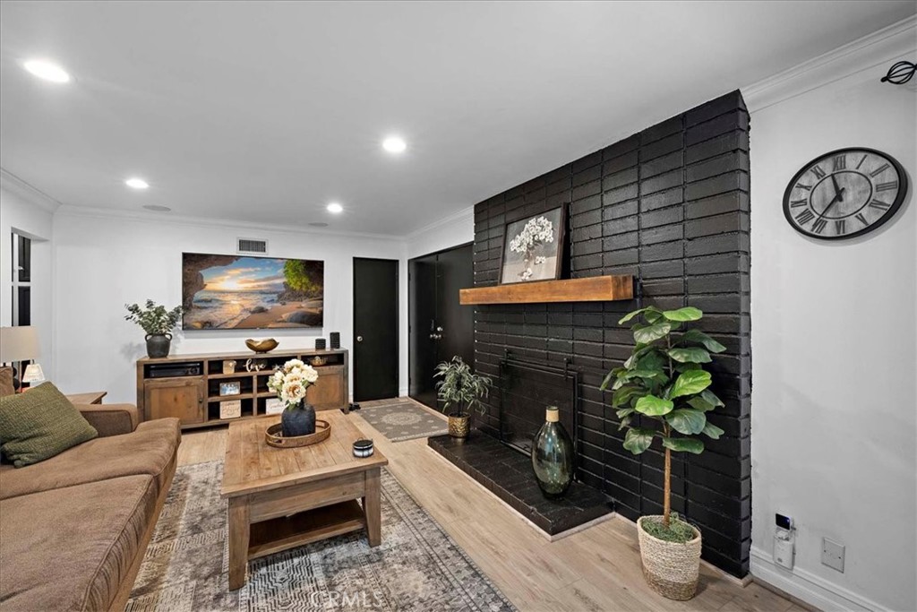 6932 San Joaquin
