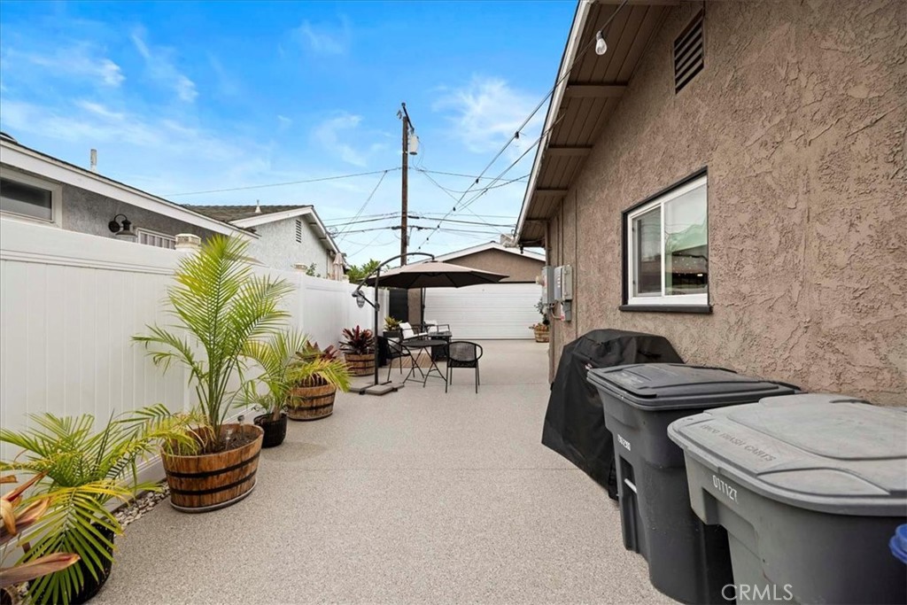 6932 San Joaquin
