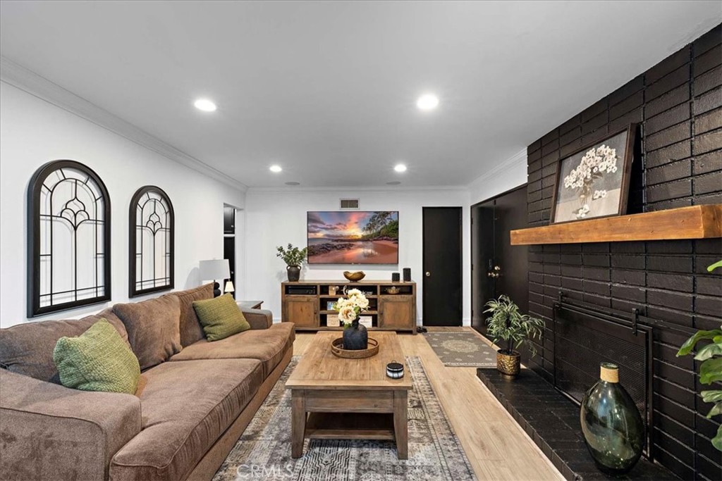 6932 San Joaquin