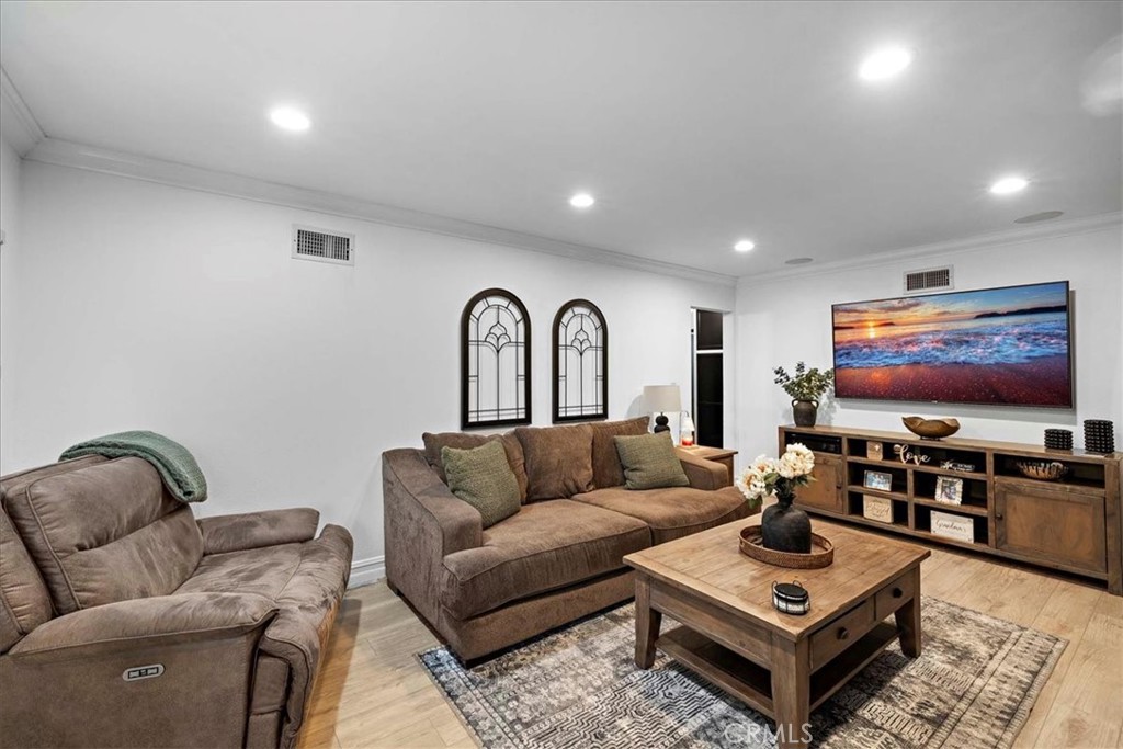 6932 San Joaquin