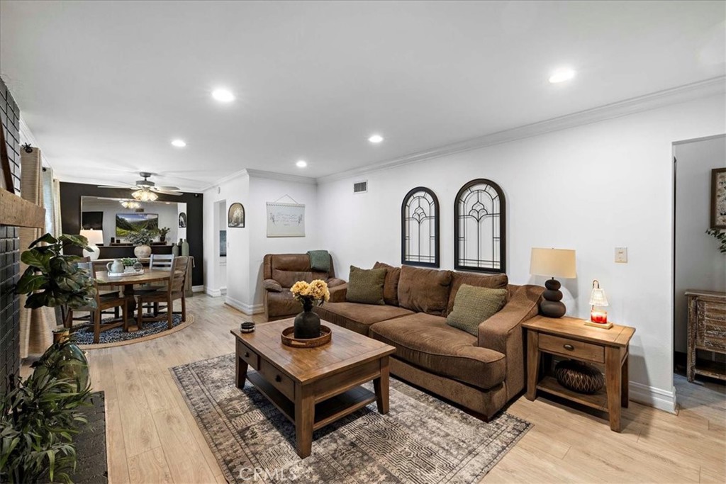 6932 San Joaquin