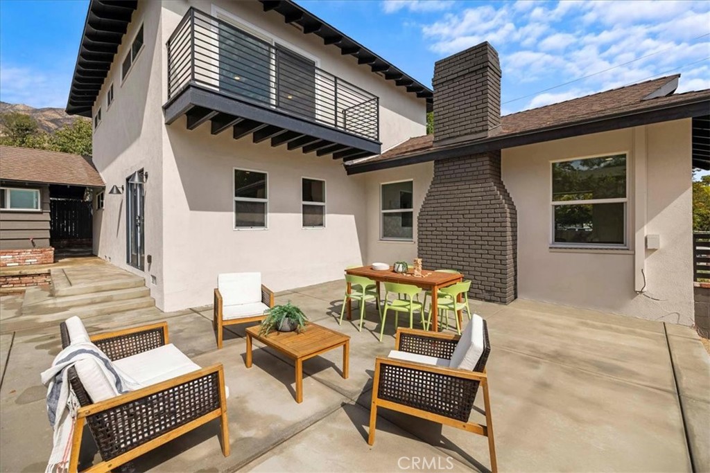 245 W Laurel