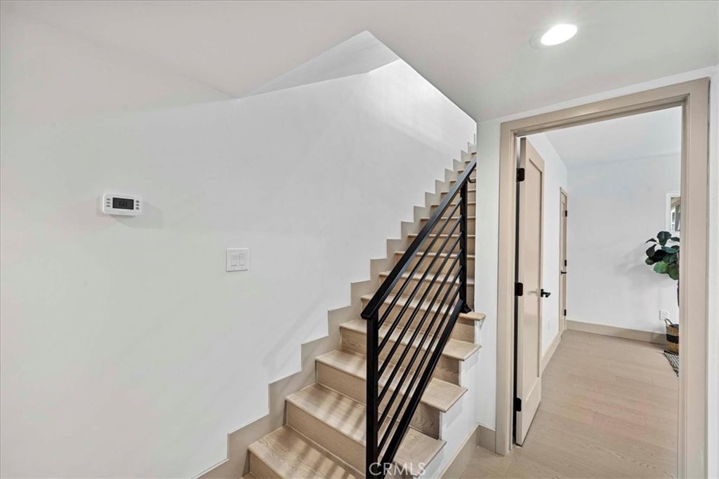 245 W Laurel