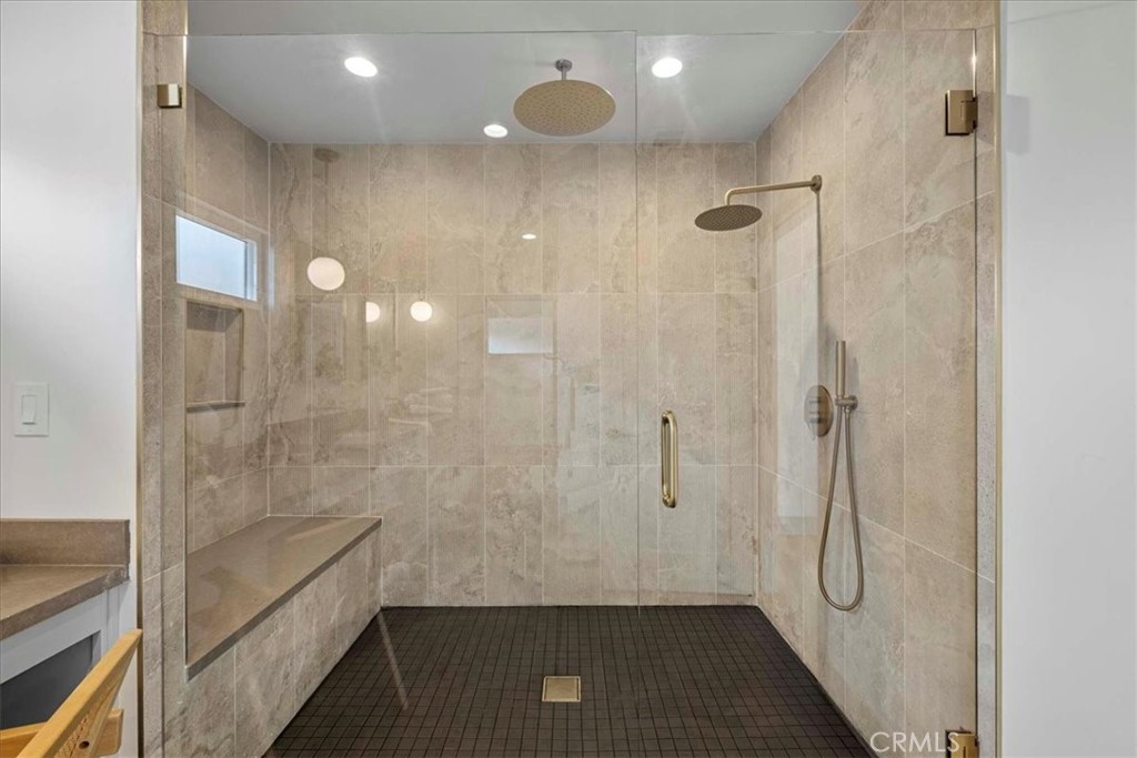 245 W Laurel